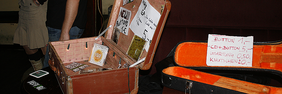 Unser Merchandise-Shop bei Konzerten
